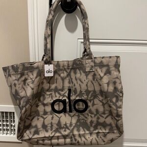 ALO Yoga Tote Bag - Black and Tan Pattern